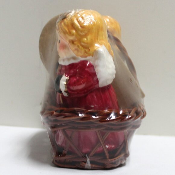 Set of Salt & Pepper Shaker Angels in a Basket in Original Package - Picture 4 of 8